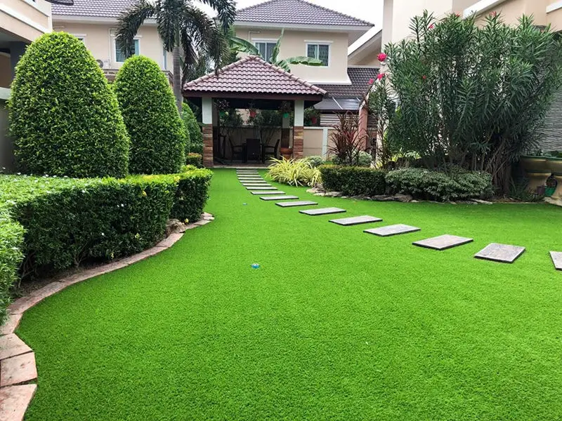 Artificial-Grass-Beautiful-Garden