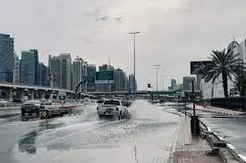Heavy rains, thunderstorms hit UAE; safety alert issued